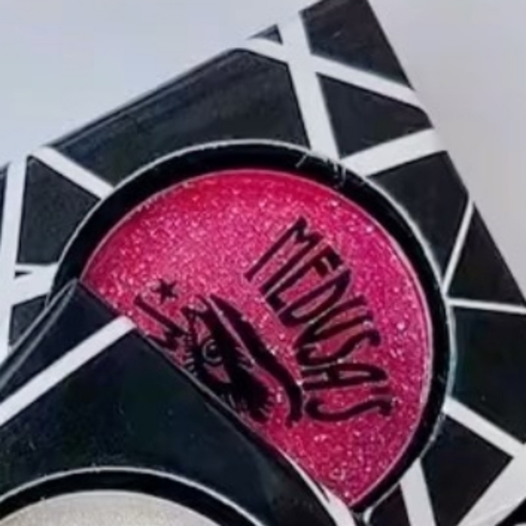 🤍🌟ELECTRO RED Medusa Makeup Shadow NWT - Picture 2 of 9